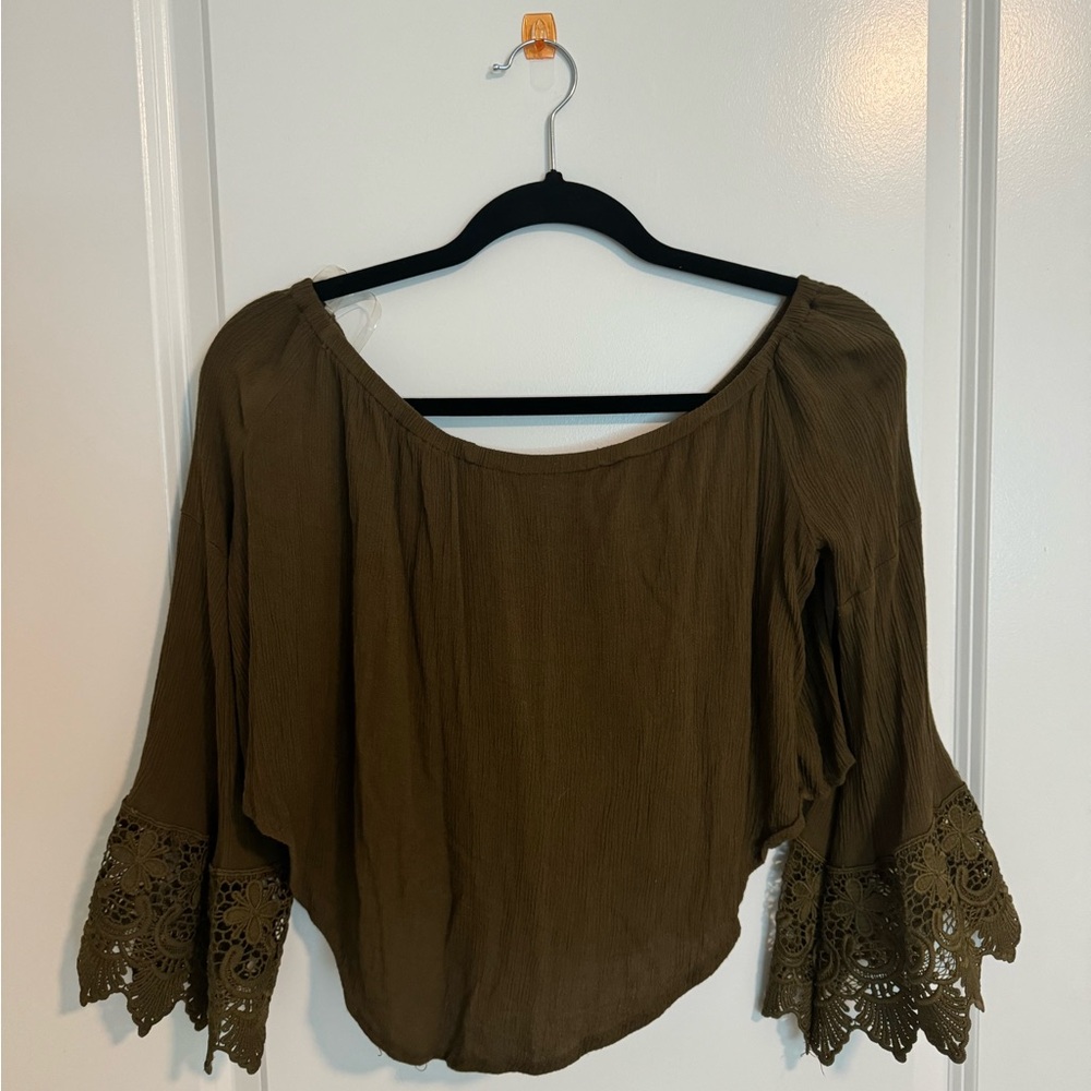 OFF THE SHOULDERS, FLARED SLEEVES TOP